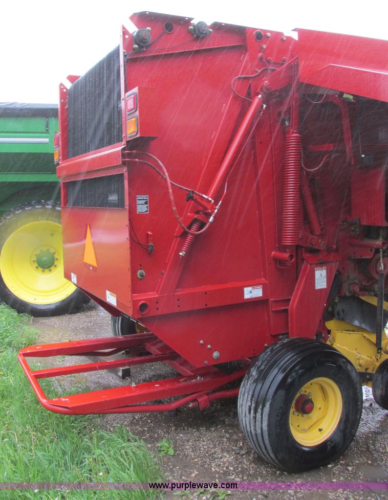 image for item A8714 2005 New Holland BR780A round baler