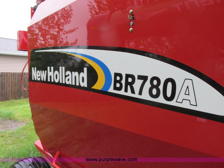 image for item A8714 2005 New Holland BR780A round baler