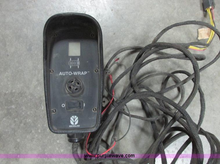 image for item A8714 2005 New Holland BR780A round baler