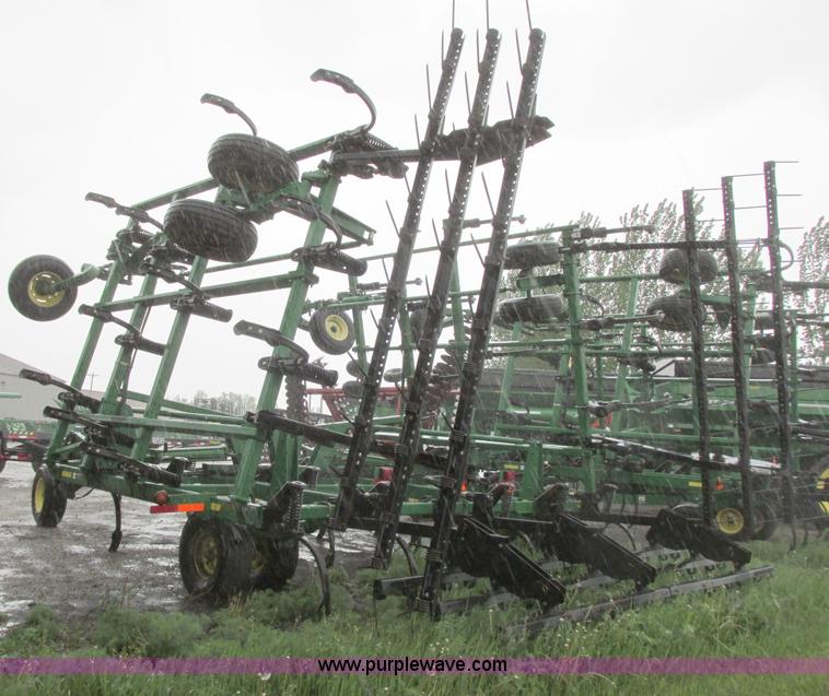 image for item A8715 2004 John Deere 2410 folding chisel plow