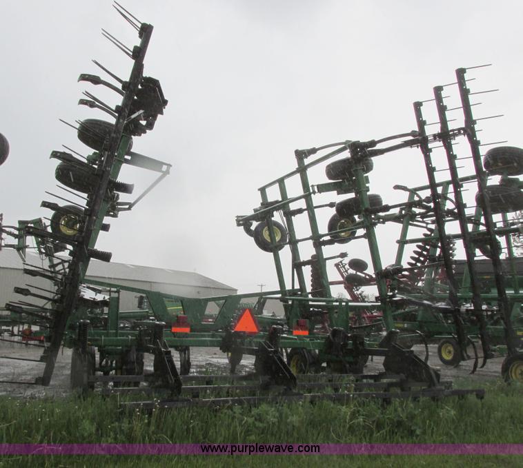 image for item A8715 2004 John Deere 2410 folding chisel plow