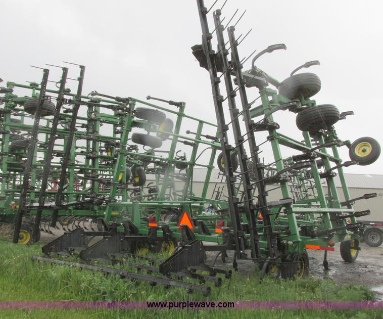 image for item A8715 2004 John Deere 2410 folding chisel plow