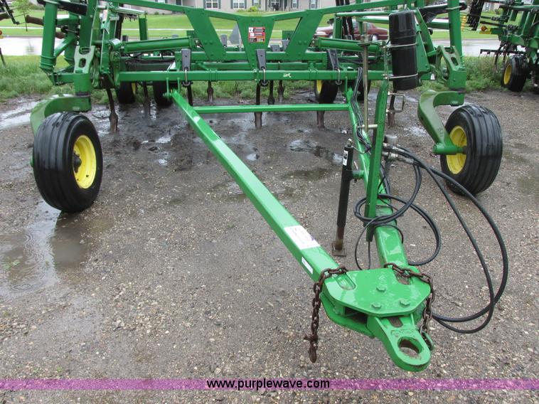 image for item A8715 2004 John Deere 2410 folding chisel plow