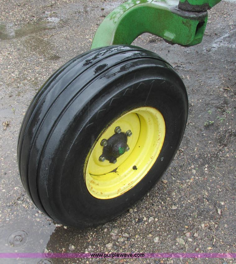 image for item A8715 2004 John Deere 2410 folding chisel plow