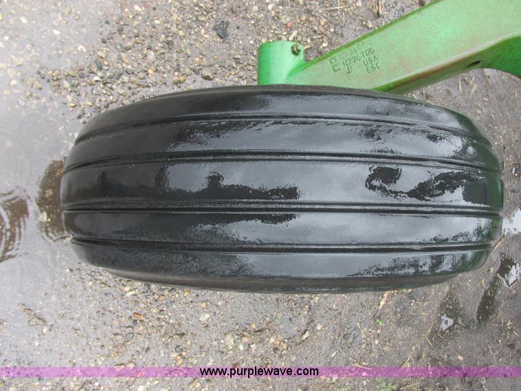 image for item A8715 2004 John Deere 2410 folding chisel plow