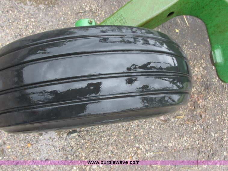 image for item A8715 2004 John Deere 2410 folding chisel plow