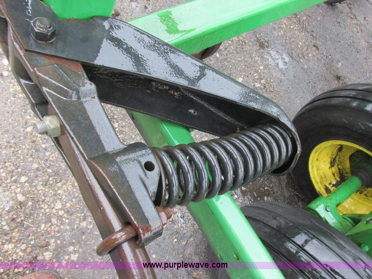 image for item A8715 2004 John Deere 2410 folding chisel plow