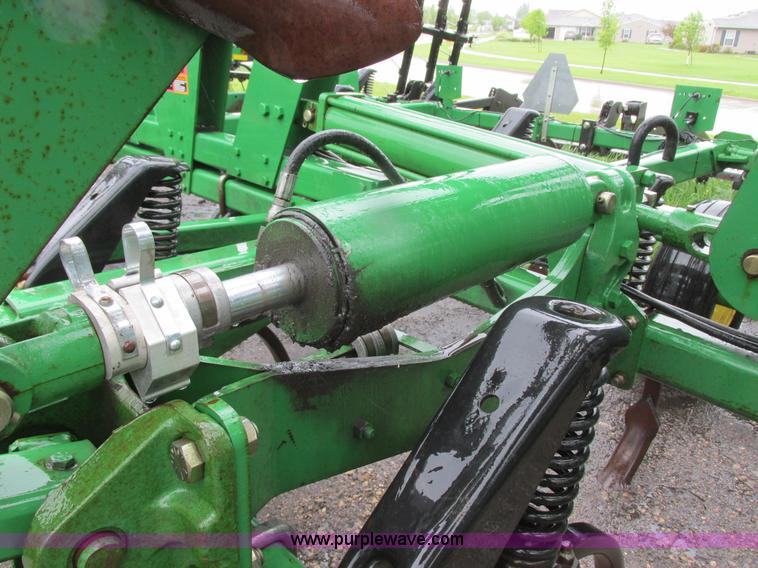 image for item A8715 2004 John Deere 2410 folding chisel plow