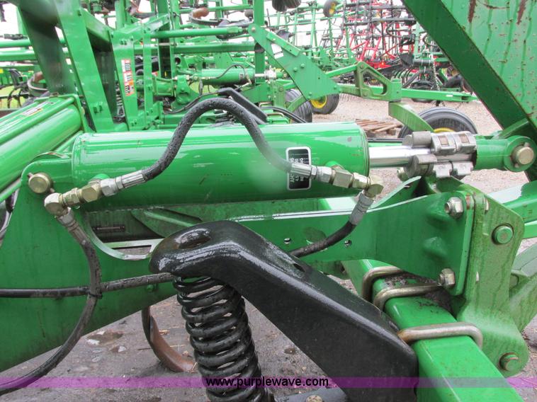 image for item A8715 2004 John Deere 2410 folding chisel plow