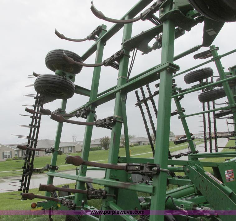 image for item A8715 2004 John Deere 2410 folding chisel plow