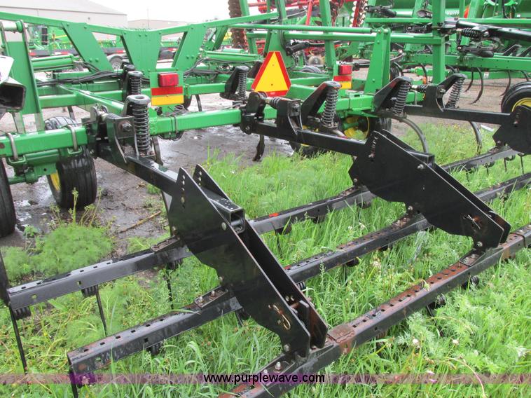 image for item A8715 2004 John Deere 2410 folding chisel plow