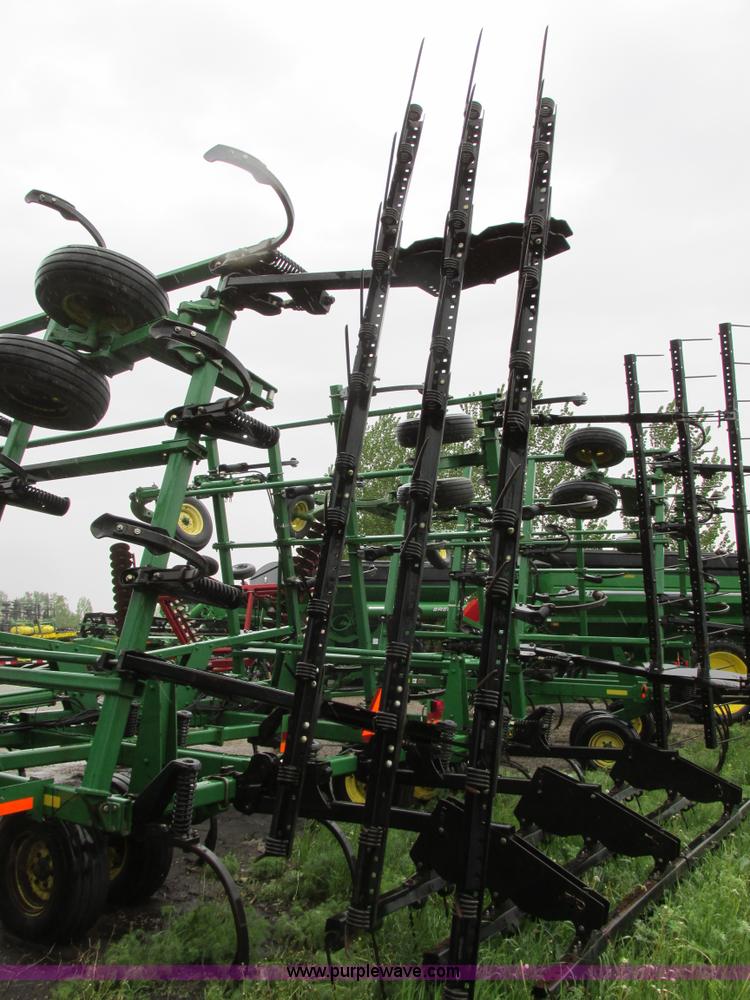 image for item A8715 2004 John Deere 2410 folding chisel plow