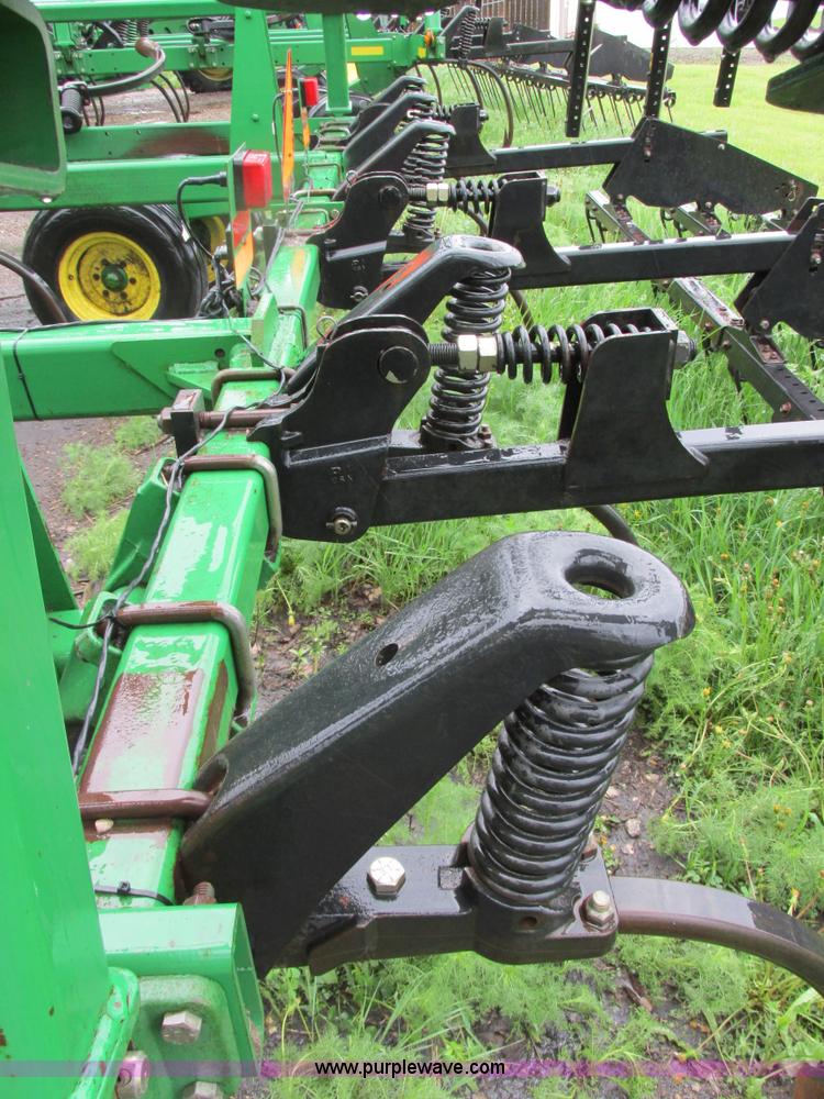 image for item A8715 2004 John Deere 2410 folding chisel plow