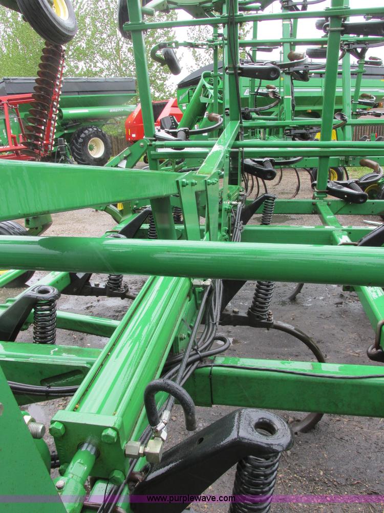 image for item A8715 2004 John Deere 2410 folding chisel plow