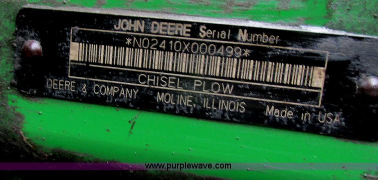 image for item A8715 2004 John Deere 2410 folding chisel plow
