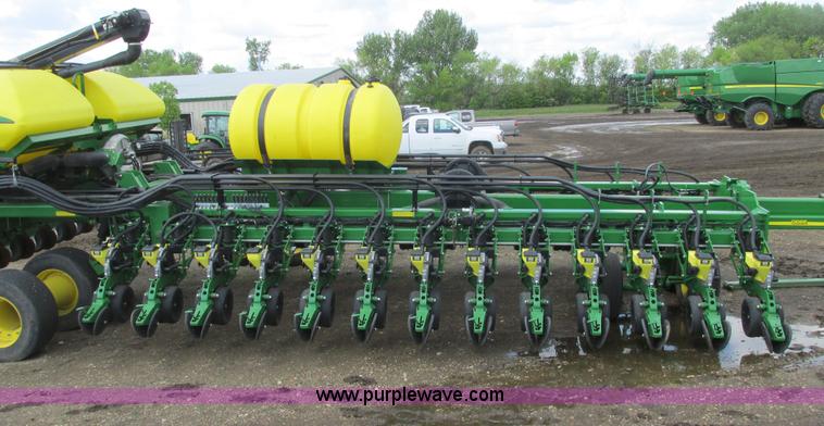 image for item A8719 2012 John Deere DB66 planter