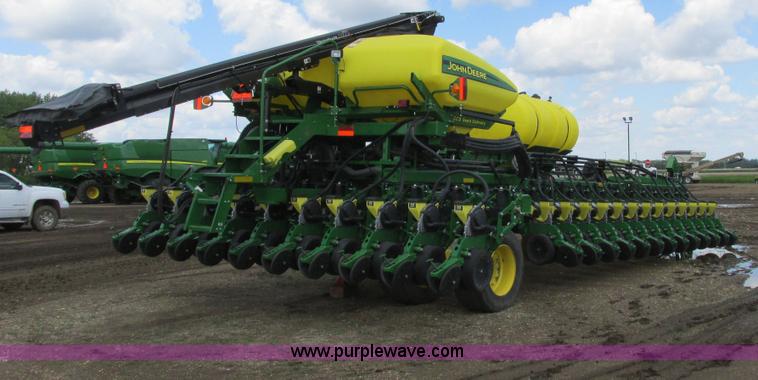 image for item A8719 2012 John Deere DB66 planter
