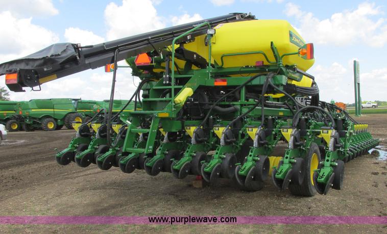 image for item A8719 2012 John Deere DB66 planter