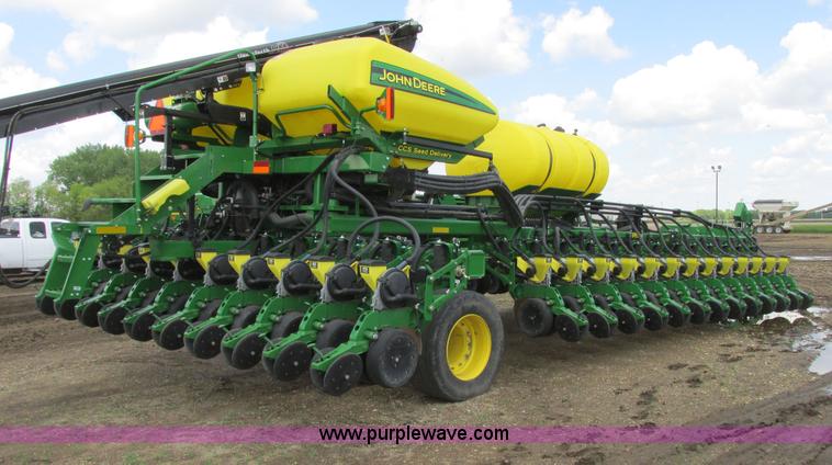 image for item A8719 2012 John Deere DB66 planter