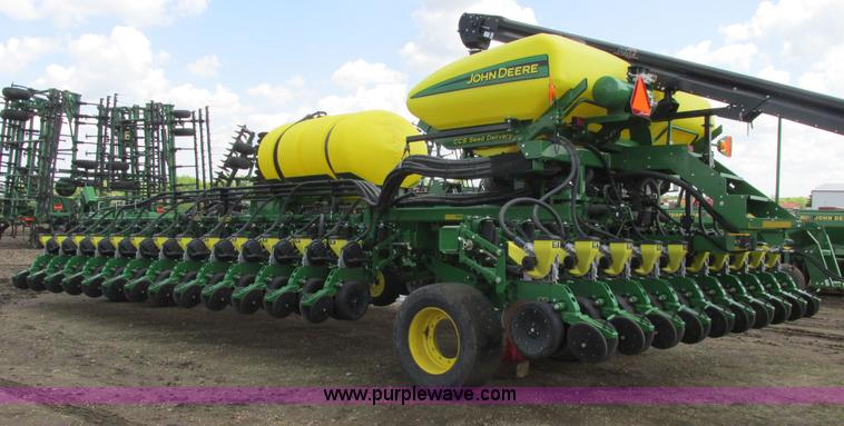 image for item A8719 2012 John Deere DB66 planter