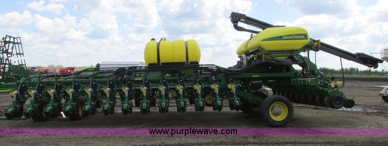image for item A8719 2012 John Deere DB66 planter