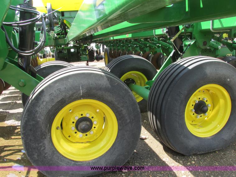 image for item A8719 2012 John Deere DB66 planter
