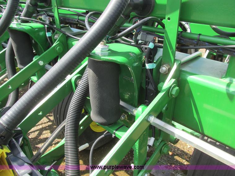 image for item A8719 2012 John Deere DB66 planter