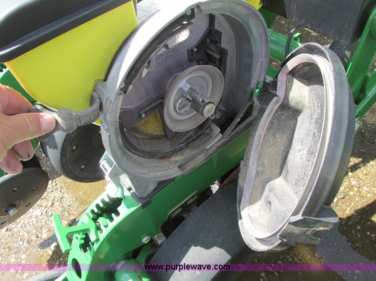 image for item A8719 2012 John Deere DB66 planter