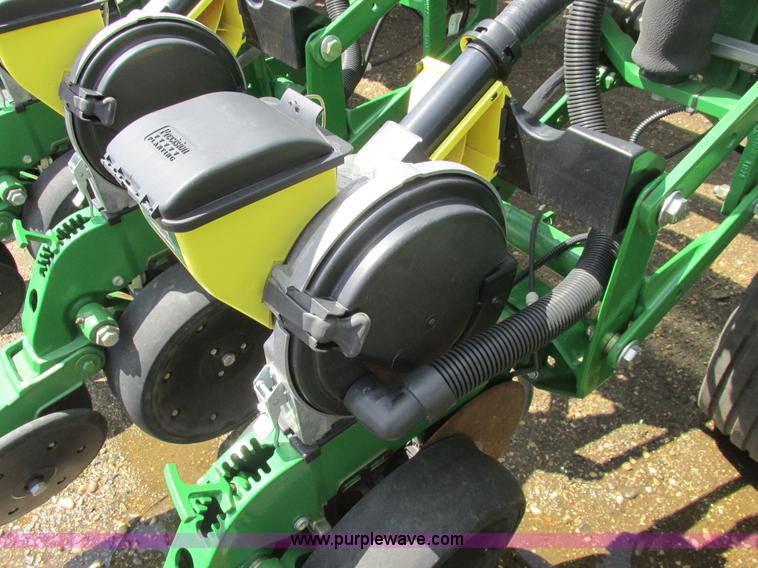 image for item A8719 2012 John Deere DB66 planter