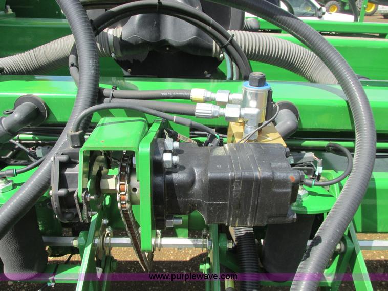 image for item A8719 2012 John Deere DB66 planter