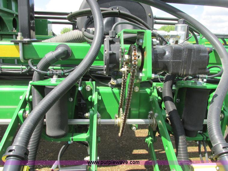 image for item A8719 2012 John Deere DB66 planter