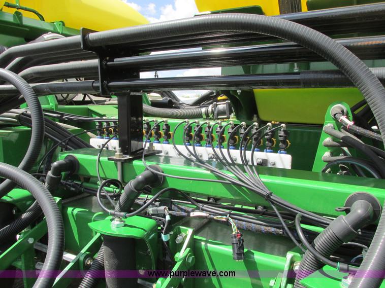 image for item A8719 2012 John Deere DB66 planter