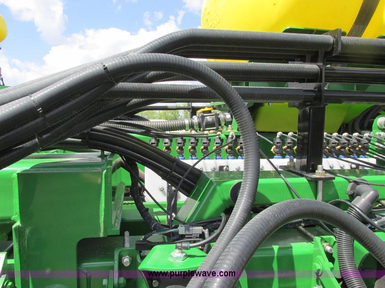image for item A8719 2012 John Deere DB66 planter