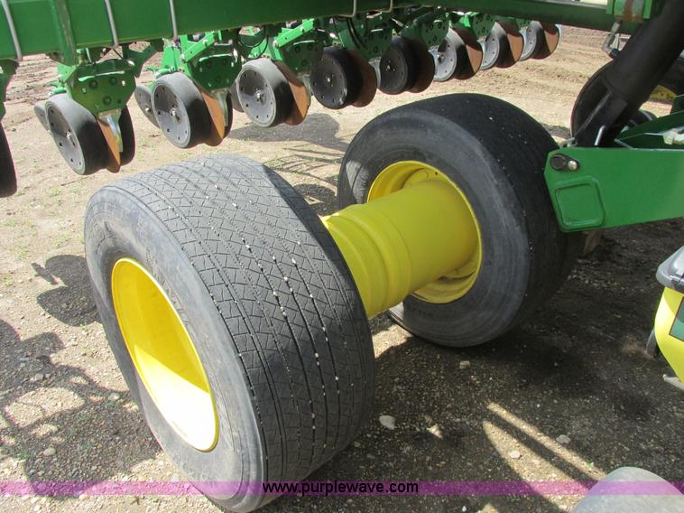 image for item A8719 2012 John Deere DB66 planter