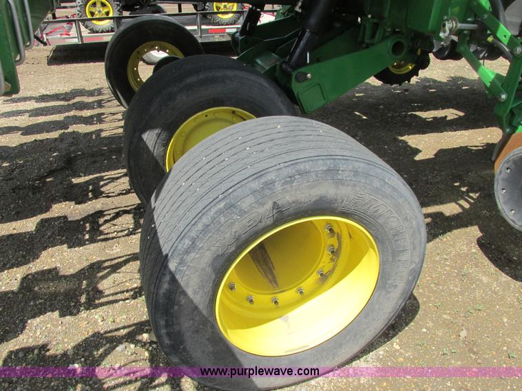 image for item A8719 2012 John Deere DB66 planter