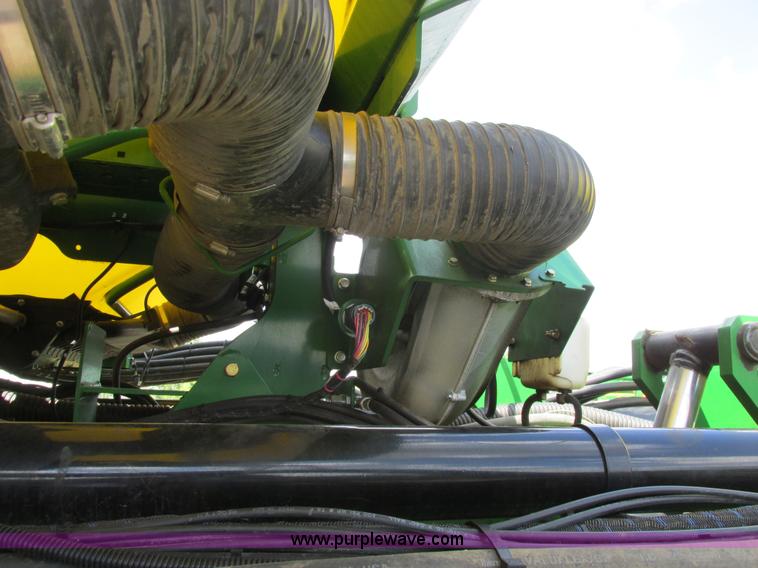 image for item A8719 2012 John Deere DB66 planter