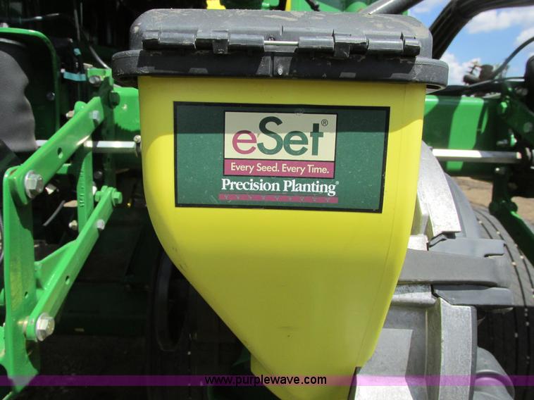 image for item A8719 2012 John Deere DB66 planter