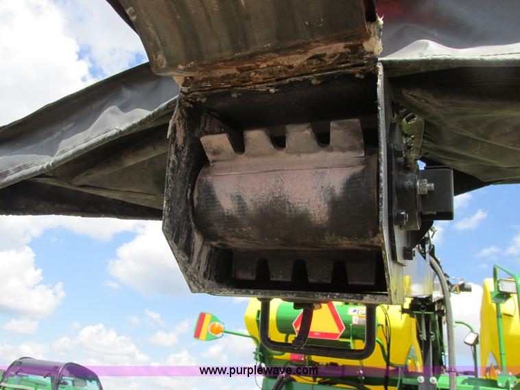 image for item A8719 2012 John Deere DB66 planter