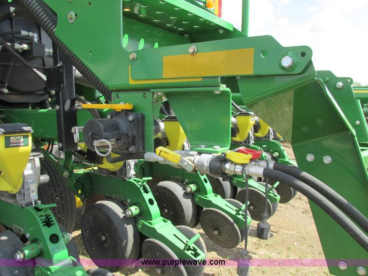 image for item A8719 2012 John Deere DB66 planter