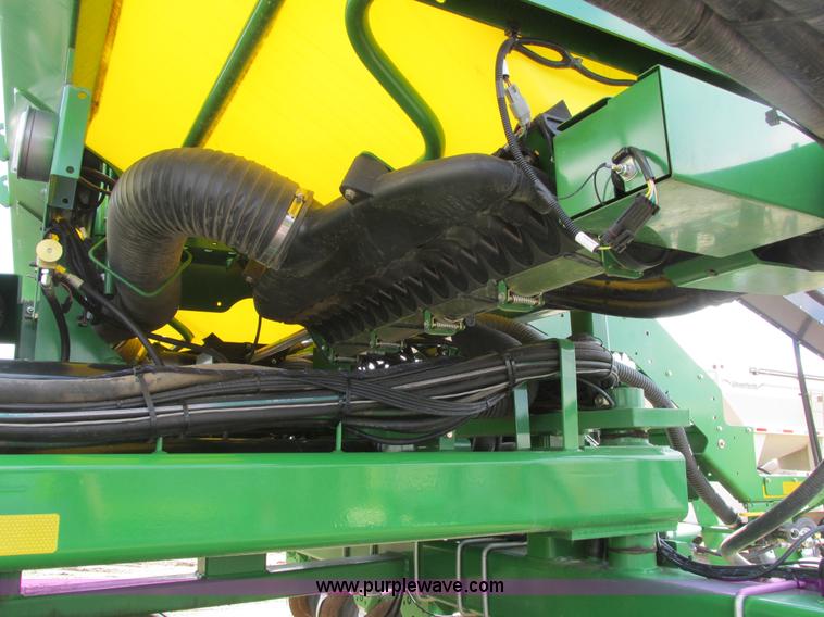 image for item A8719 2012 John Deere DB66 planter