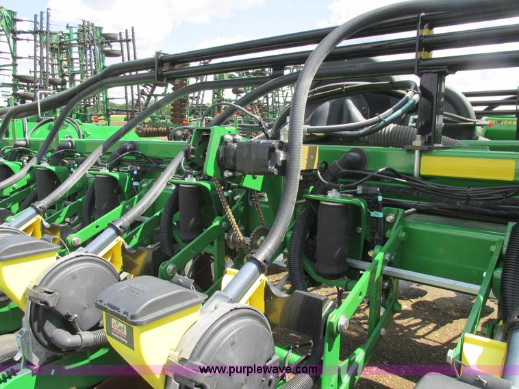 image for item A8719 2012 John Deere DB66 planter