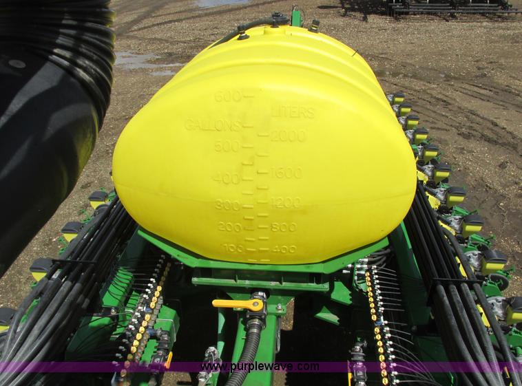 image for item A8719 2012 John Deere DB66 planter