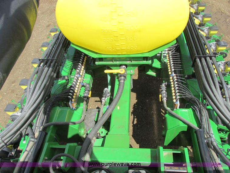image for item A8719 2012 John Deere DB66 planter
