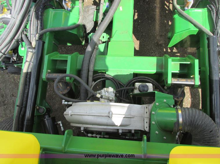 image for item A8719 2012 John Deere DB66 planter