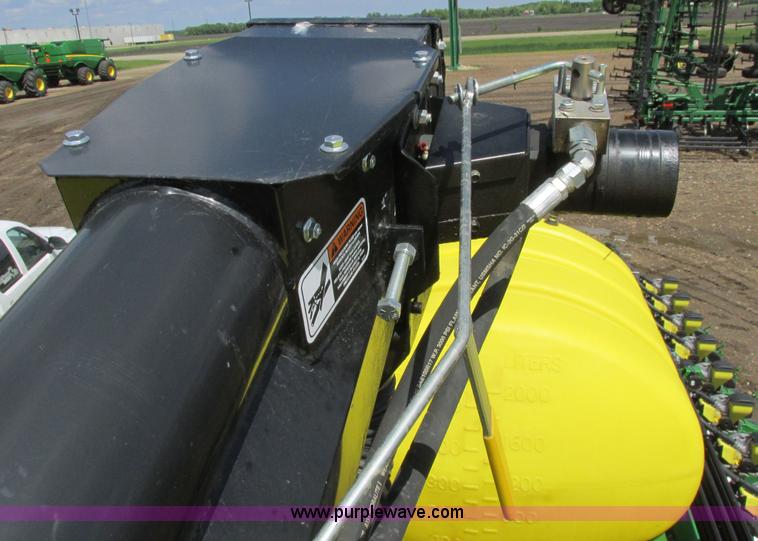 image for item A8719 2012 John Deere DB66 planter