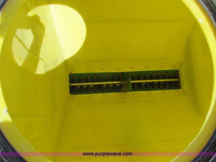 image for item A8719 2012 John Deere DB66 planter