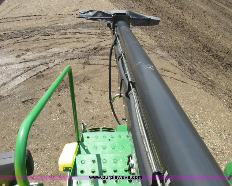 image for item A8719 2012 John Deere DB66 planter