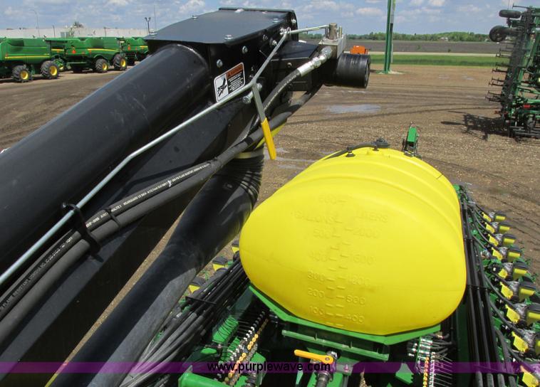 image for item A8719 2012 John Deere DB66 planter