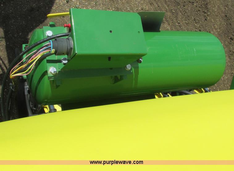 image for item A8719 2012 John Deere DB66 planter