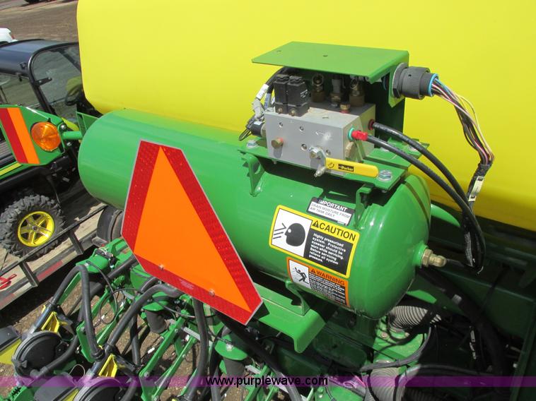 image for item A8719 2012 John Deere DB66 planter